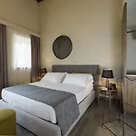 Отель Relais San Giuliano
